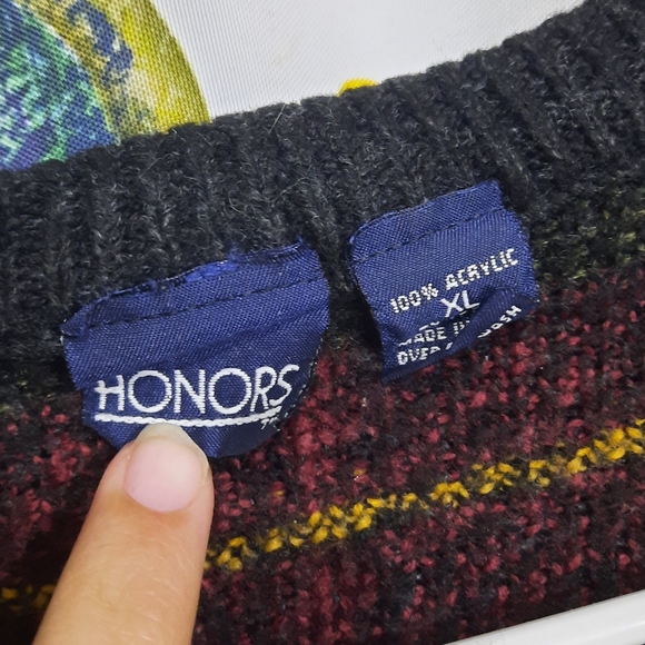 ~{Honors}~ Vintage woman's oversized printed knit sweater. - Picture 4 of 4